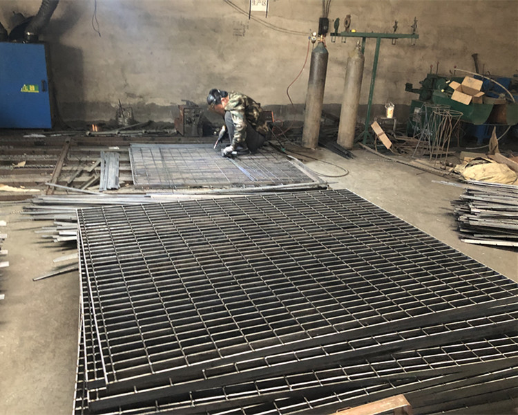 熱浸鋅格柵板已發(fā)往山東濟(jì)南市